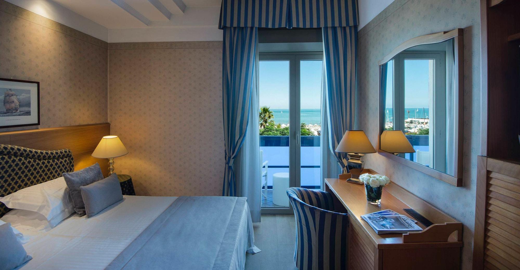 Hotel Lungomare Riccione Kültér fotó