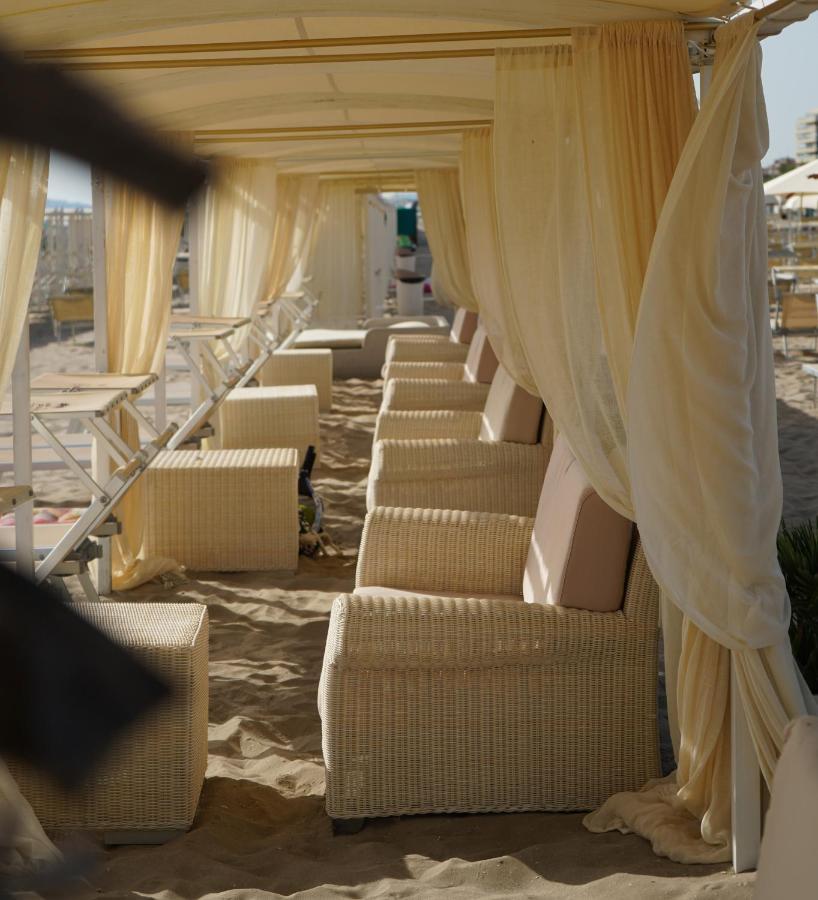 Hotel Lungomare Riccione Kültér fotó
