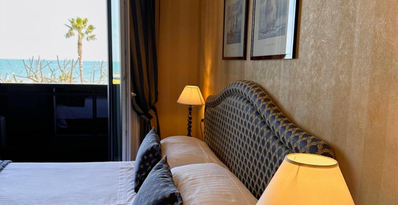 Hotel Lungomare Riccione Kültér fotó