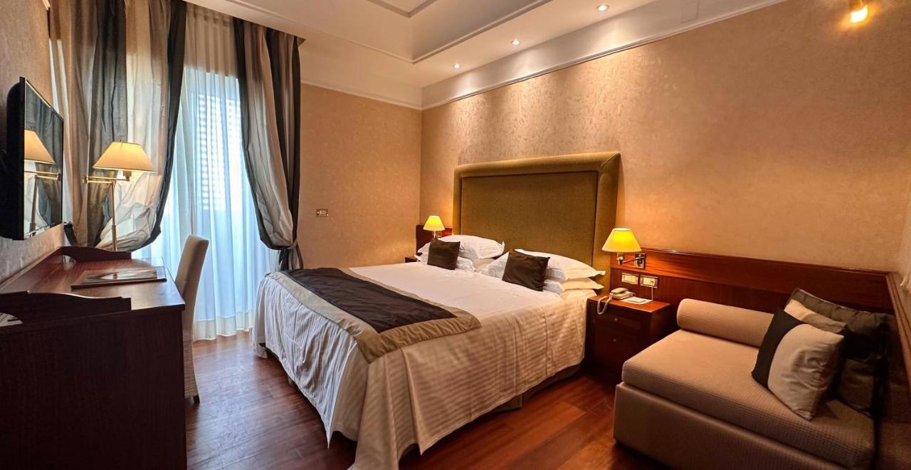 Hotel Lungomare Riccione Kültér fotó