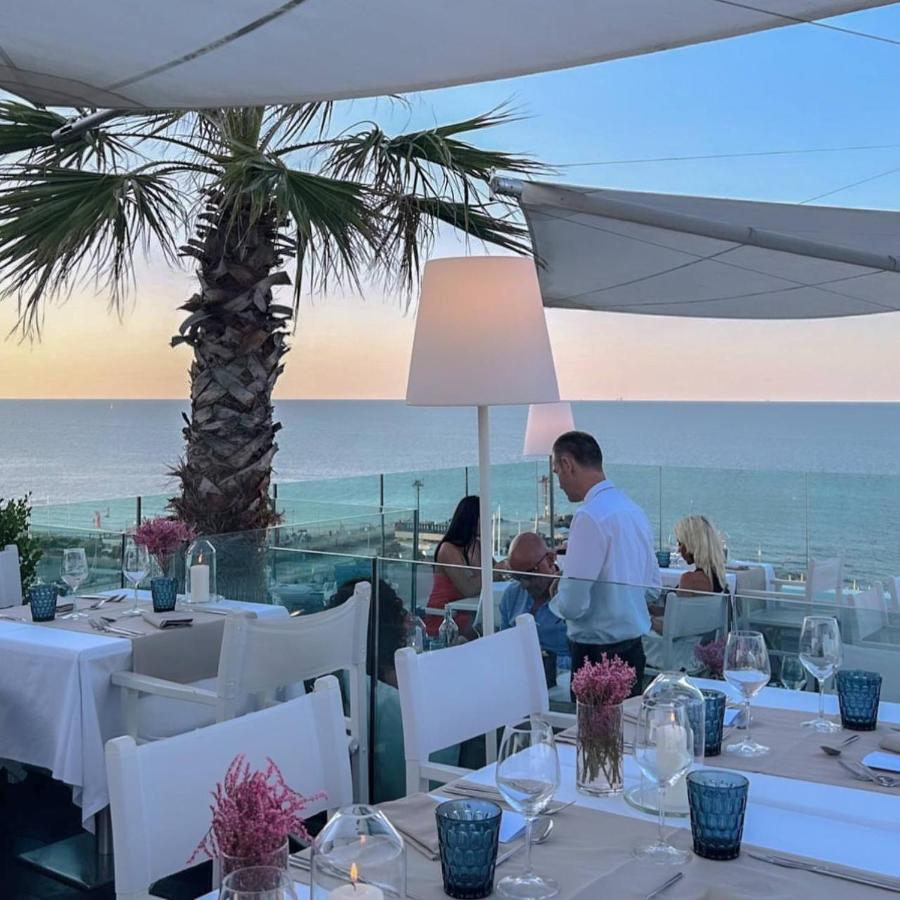 Hotel Lungomare Riccione Kültér fotó