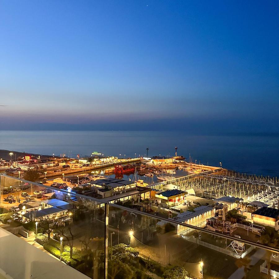 Hotel Lungomare Riccione Kültér fotó