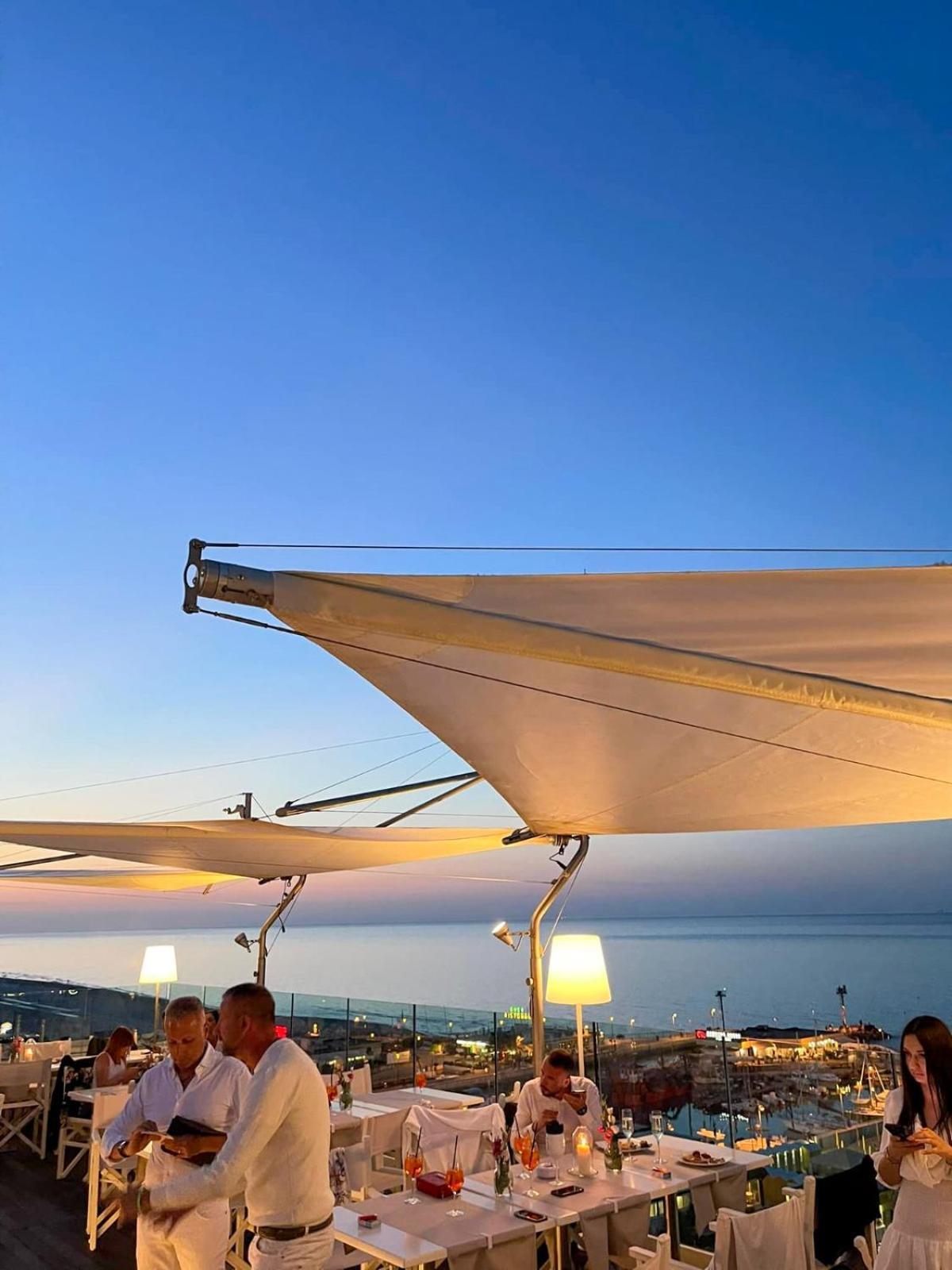 Hotel Lungomare Riccione Kültér fotó