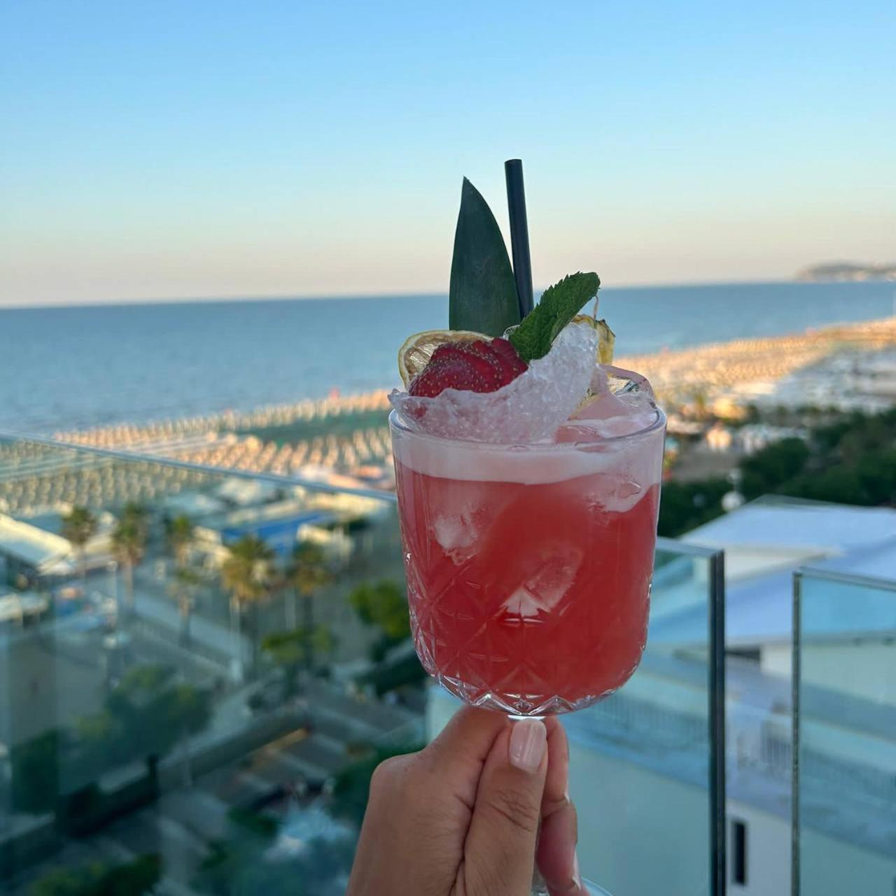 Hotel Lungomare Riccione Kültér fotó