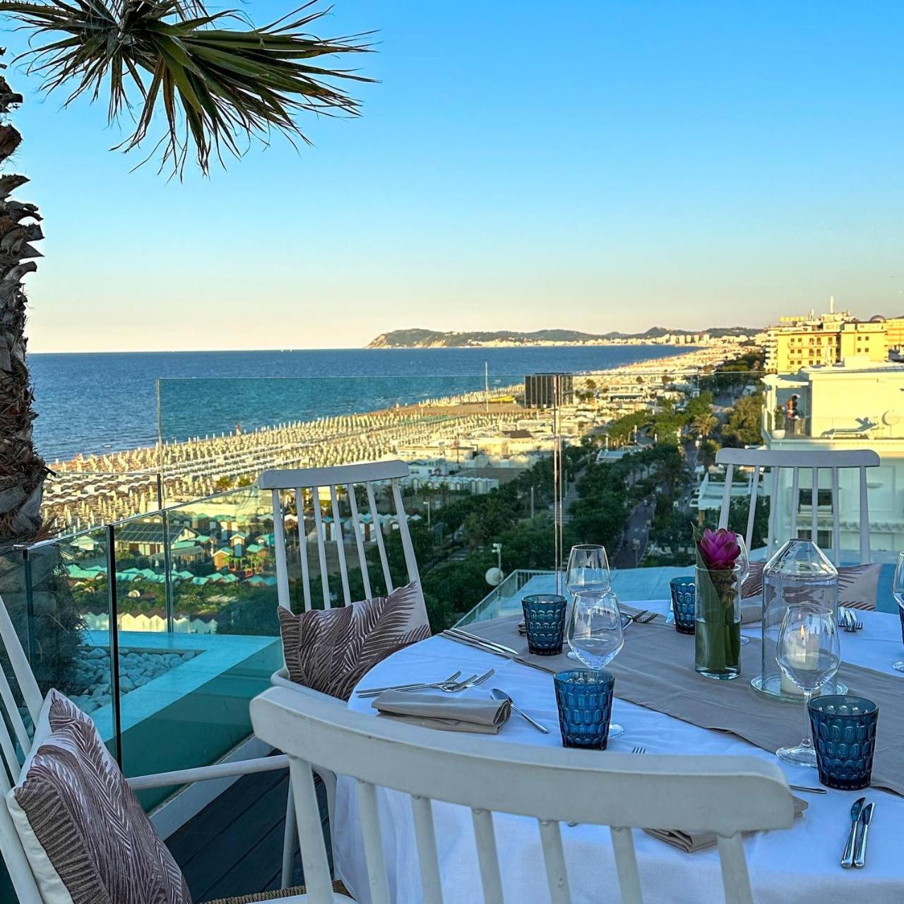 Hotel Lungomare Riccione Kültér fotó
