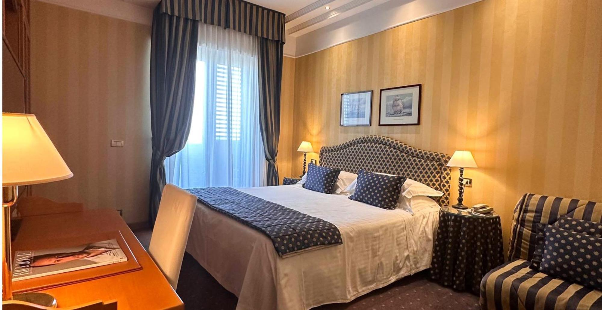 Hotel Lungomare Riccione Szoba fotó