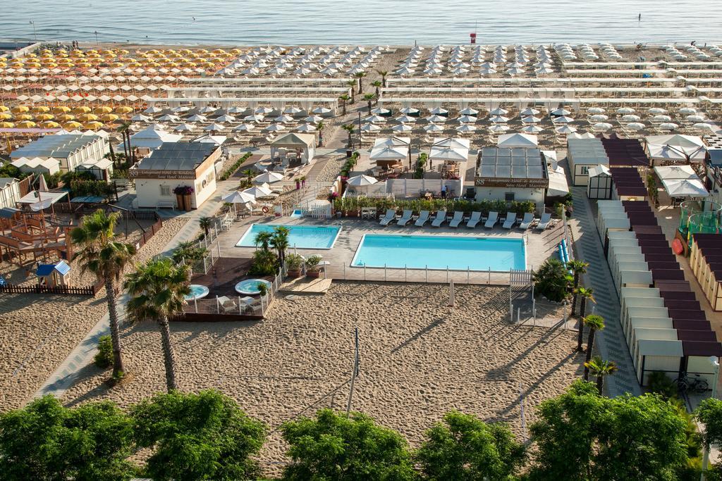 Hotel Lungomare Riccione Kültér fotó